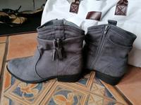 Stiefelette grau City Walk Gr. 39 Herbst elegant schick neuwertig Sachsen - Strehla Vorschau