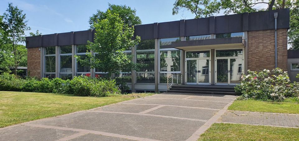 Austellungsräumlichkeiten mit großen Fensterfronten in Dorsten