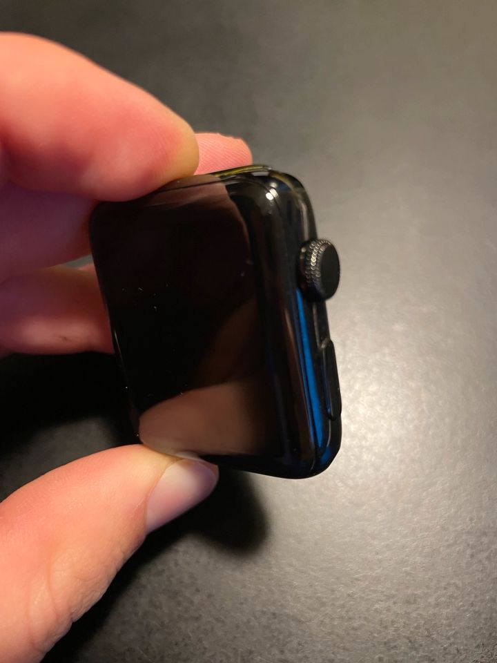 Apple Watch Series 2 42mm Edelstahl schwarz in Braunschweig