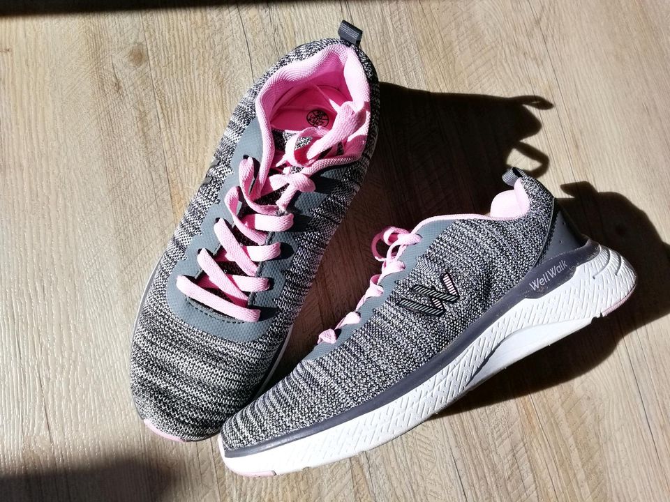 LAUFSCHUH SNEAKER GRÖßE 40 SPORTSCHUH in Erwitte