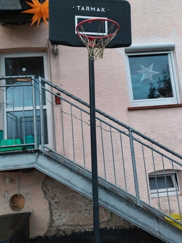 Basketball Korb außen in Spiegelberg