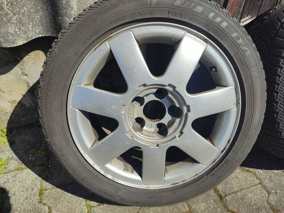 VW Golf Jetta Alufelgen mit Reifen 1H0601025AG 6,5x15 ET43 5x100 in Merenberg