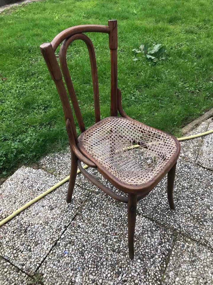 Kaffeehaus Holzstuhl Thonet Art mit Bastgeflecht in Dortmund