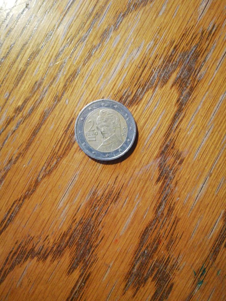 Seltene 2 Euro Münze mit Fehlprägung in Erkenbrechtsweiler