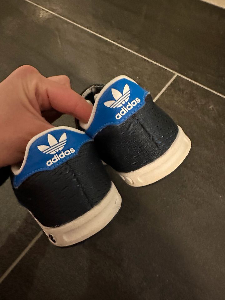 Adidas Turnschuhe in Größe 26 in Bokensdorf