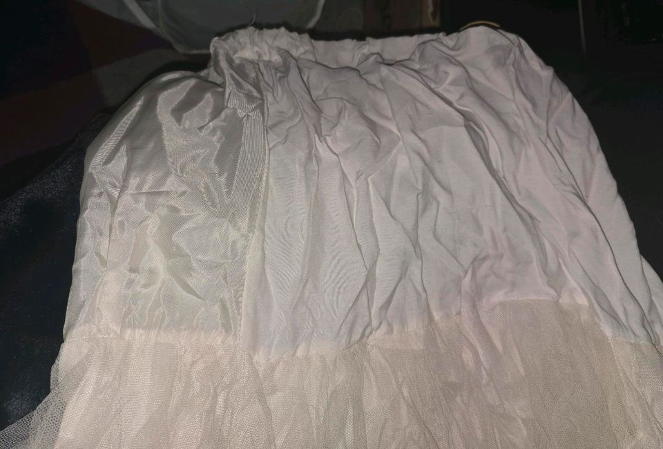 2 Petticoats,1 Rockabilly Kleid rot-weiß gepunktet in Achim