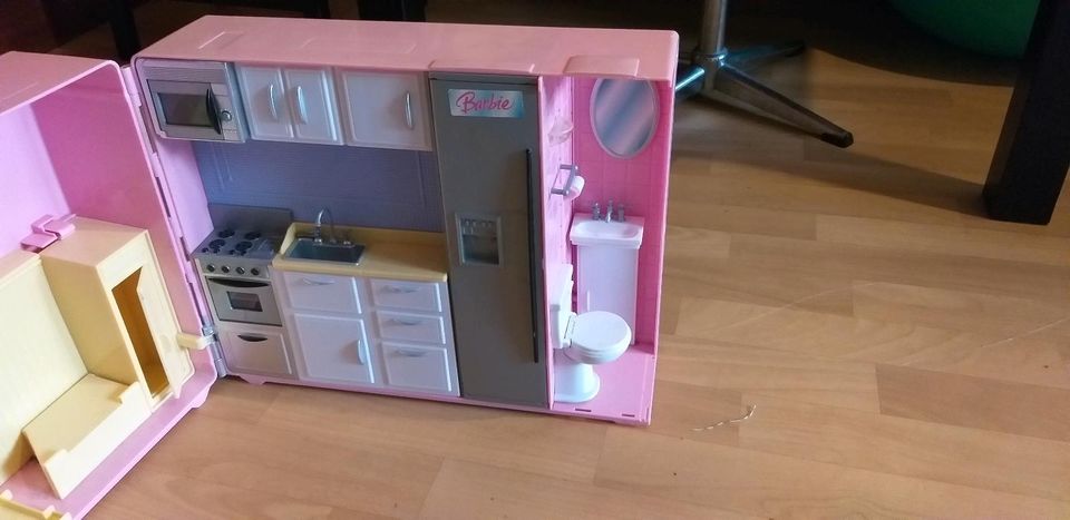 Barbie Traummobil Spielhaus mit Pool Beleuchtung Musik Geräuschen in Berlin