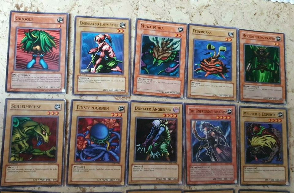 Yu-Gi-Oh verschiedene Karten (97 Karten und 24 Hüllen) in Breidenbach 