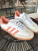 Adidas Samba Gr. 39, UK 6,5 mit rosa Streifen Schleswig-Holstein - Trittau Vorschau