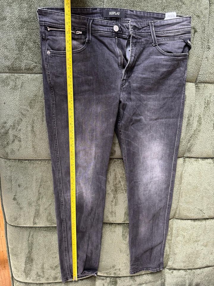 NEU Replay Jeans Hose Herren Männer MB914.000.MB89B823 34/32 in Berlin