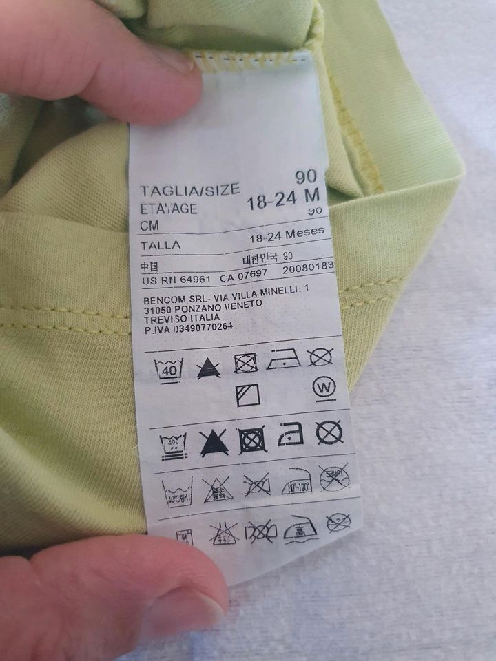 Kinder T-Shirt Shirt Benetton Größe 90 Junge Mädchen gelbgrün in Pfronten