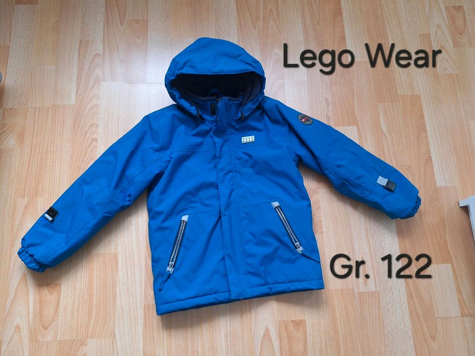 Lego Wear Gr. 122 Winterjacke Jacke blau in Tostedt