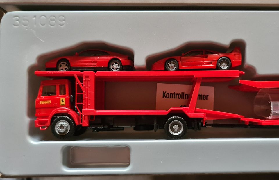 Herpa, IVECO-Autotransporter, inkl. Ferrari 348 ts + F40, 1:87 in Rheda-Wiedenbrück