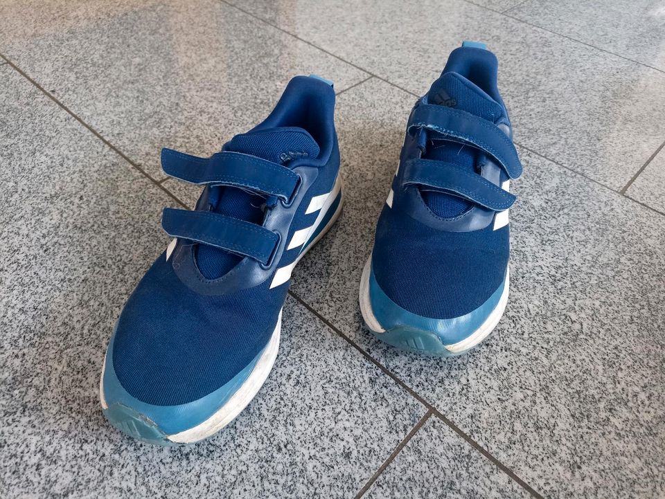 Adidas Turnschuhe Jugendliche in Geisenfeld