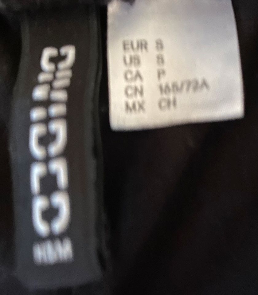 Kurze Hose von H&M / debut  Gr.S / M  Spitze Damen in Waren (Müritz)