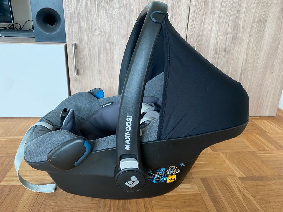 Maxi Cosi Pepples Luxe mit Isofix Station in Grub a. Forst