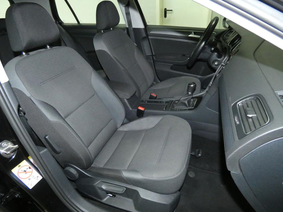 Volkswagen Golf VII 2.0 TDI Comfort.,Klima,Navi,LED,S-Heft in Dorfen