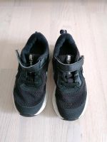 Nike Performance Sneaker Turnschuhe schwarz weiß Gr. 27,5 Kr. München - Ismaning Vorschau