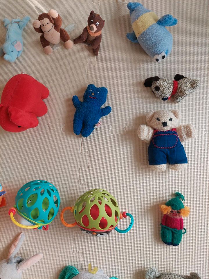 0,50 bis 3Eur Kuscheltiere Schmusetücher Babyspielzeug gehäkelt in Berlin