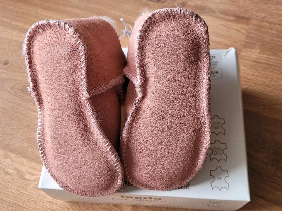 Baby Lammfell Stiefel  Gr. 20/21  NEU in Gelnhausen