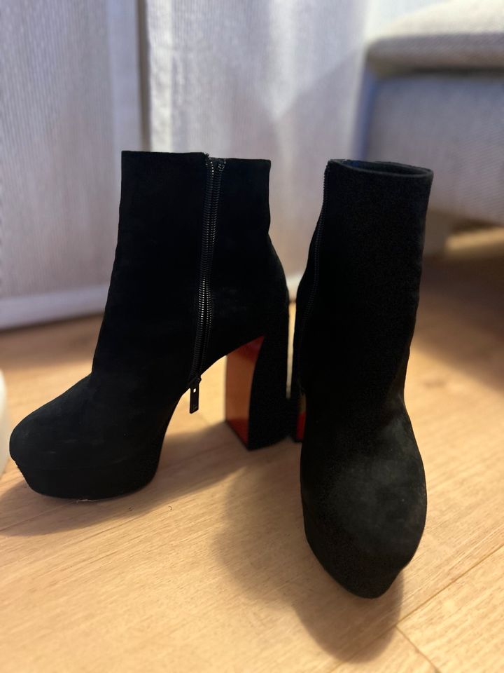 Christian Louboutin Stiefel Schwarz in Trier