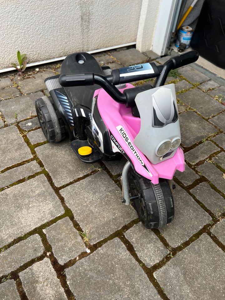 Elektro Motorrad mit aufladbarem Akku in Westhofen