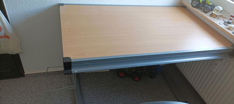 Höhenverstellbaren Schreibtisch in Lennestadt