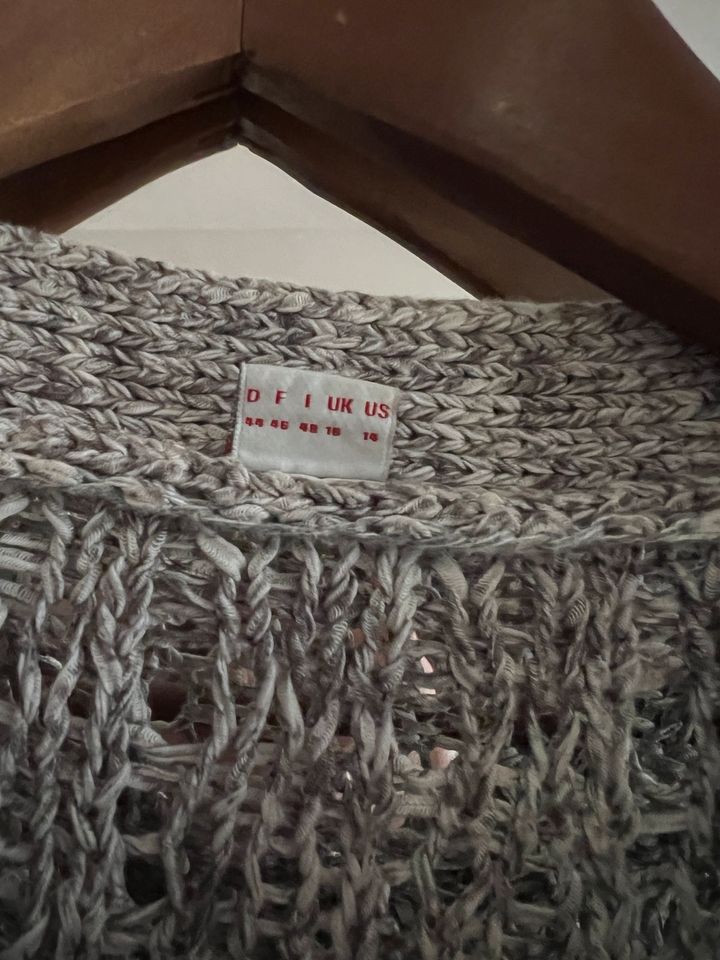 Strickjacke S.Oliver grau 44 in Büdelsdorf