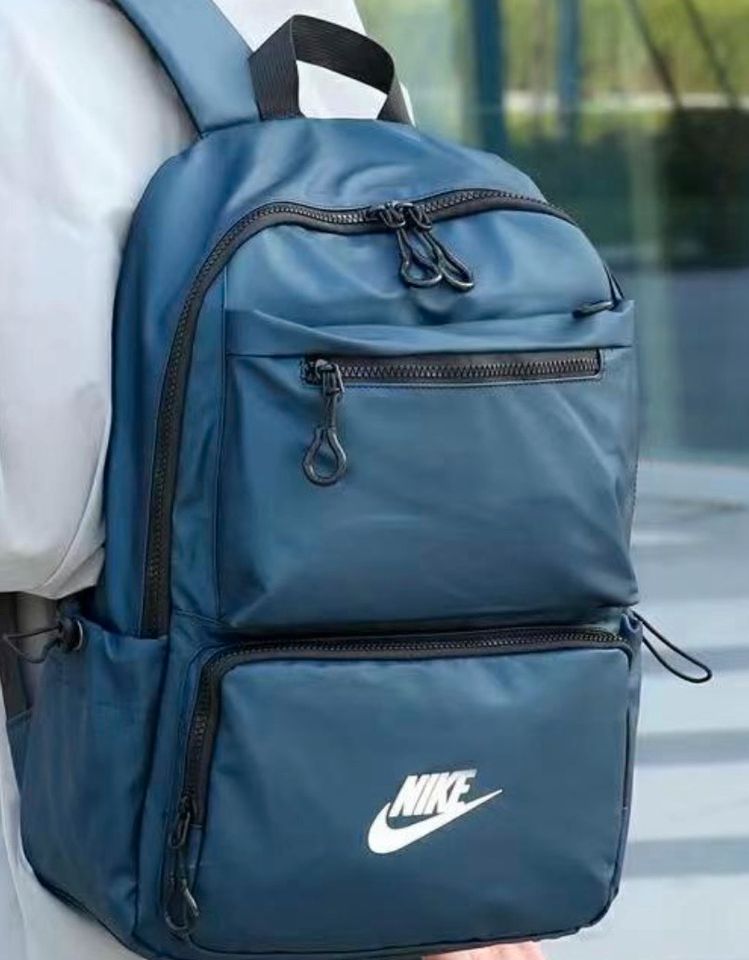 Hochwertige  Nike Tasche Rucksack Neu in Wesseling