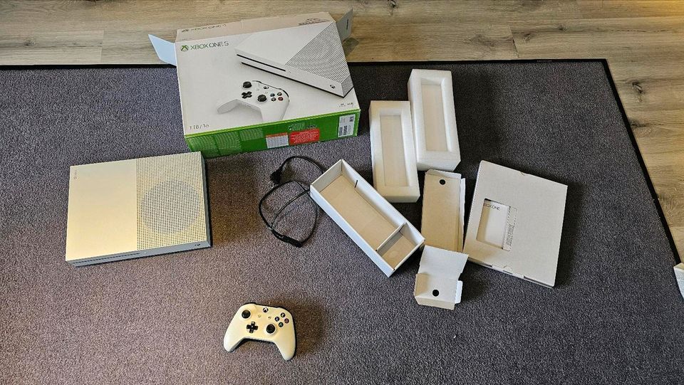 Xbox one s 1Tb in Gladbeck