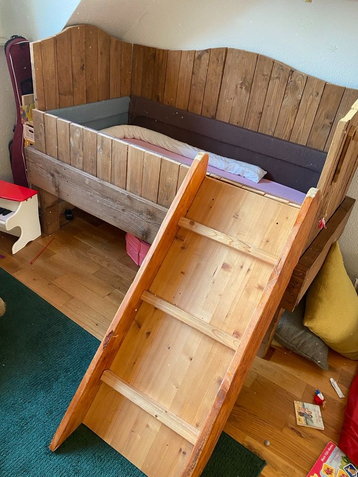 Kinderbett 140x70cm aus Holz in Leipzig