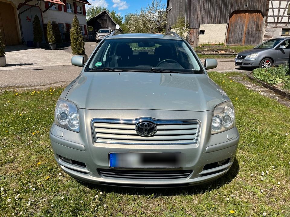 Toyota Avensis 2.0 VVT-i Executive in Rosenfeld