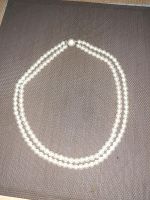 Doppelte Perlenkette mit einem Perlenverschluss unecht Nordrhein-Westfalen - Bergneustadt Vorschau