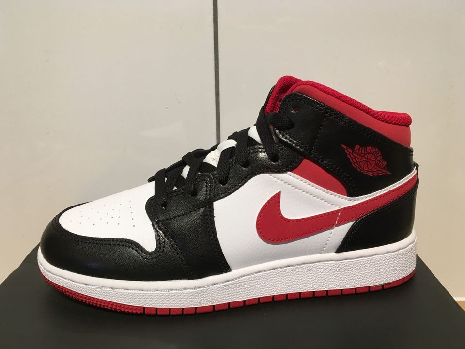 Nike Air Jordan 1 Mid Gym Red White Black Bred 38.5 in Wuppertal