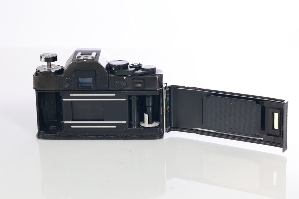 Leica R3 mot electronic SLR Kamera 35mm Film in Bremen