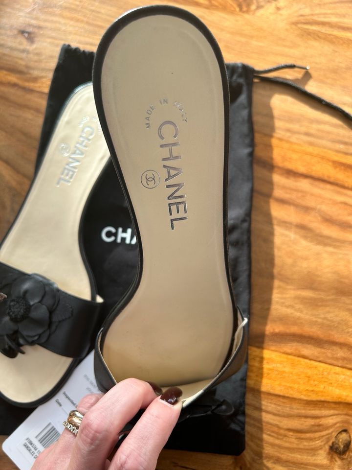 Chanel, Camelie, Sandalen, Pantoffeln, schwarz, Leder in Berlin