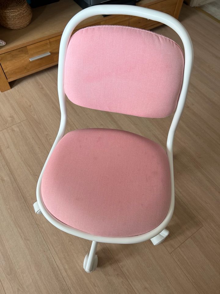 Ikea Kinderschreibtisch Stuhl in Cölbe