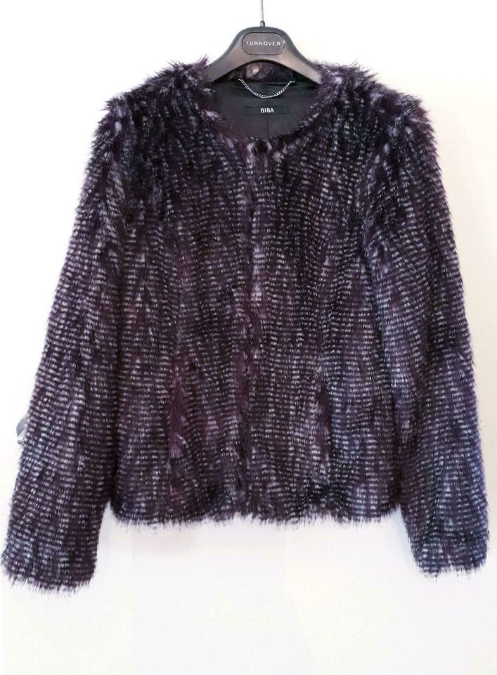 Winterjacke Fake Fur lila, bordeauxrot  40 vegan in Gießen