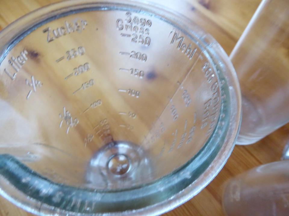 alte nostalgiche Küchenhelfer aus Glas Meßbecher Reibe Weck in Herbsleben