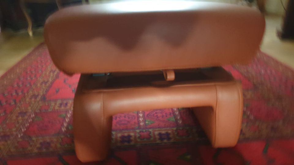 Couch 3-Sitzer + Hocker aufklappbar / Echtes Leder in Dortmund