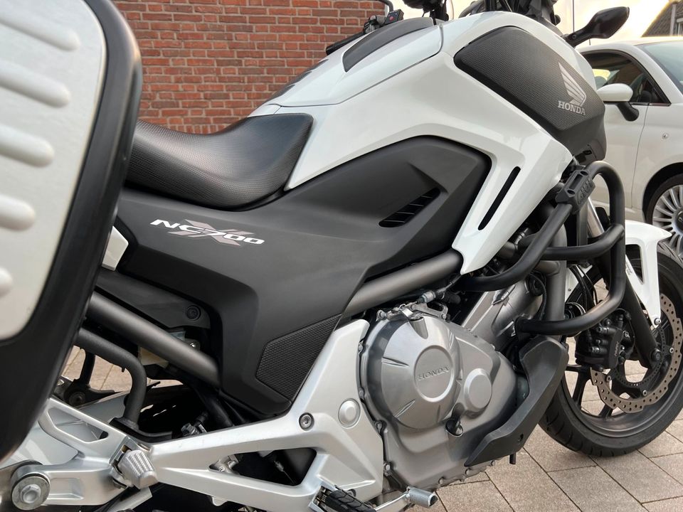 Honda NC700X mit vielen Zubehörteilen aus 1.Hand im TOP-Zustand! in Emmerich am Rhein