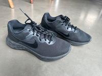 Nike Revolution Gr. 40,5 Laufschuhe Köln - Nippes Vorschau