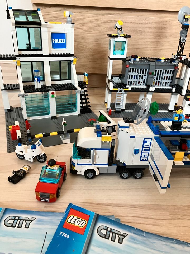 Lego City Polizeiwache und Polizeiwagen 7288+7744 in Unna