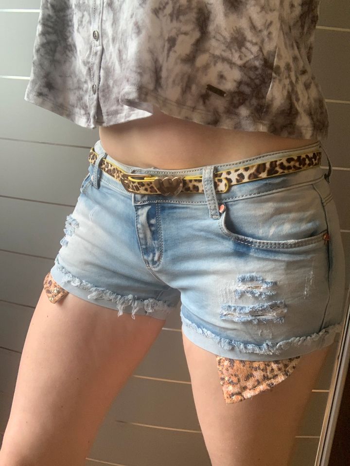 Kurze Jeans-Shorts von Simply Chic, Größe M/L in Bargteheide