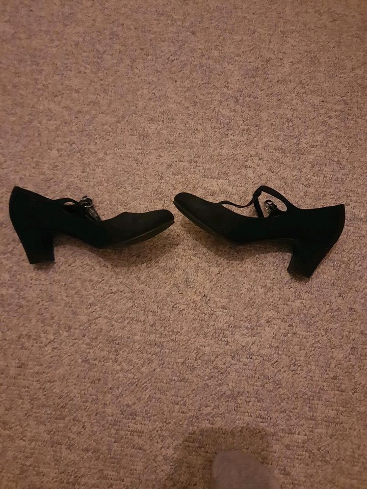 Damen Schuhe mit 6cm Abatz in Marxheim
