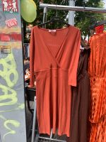 rostrotes Dreiviertelarm Kleid von Mango Violeta Größe L Freiburg im Breisgau - Wiehre Vorschau