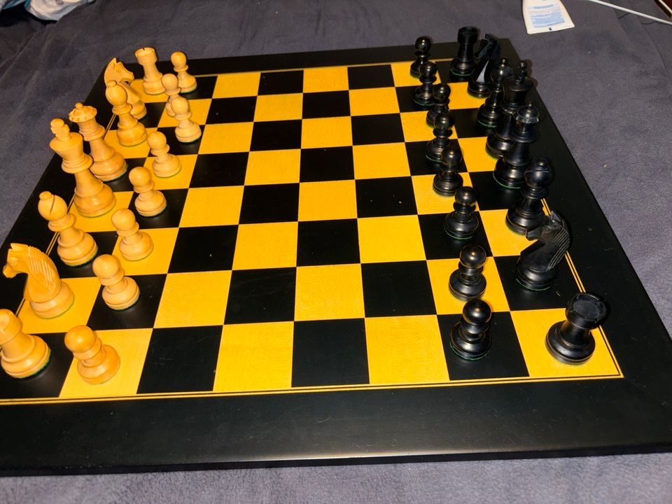 Schachbrett + schachfiguren in Bonn
