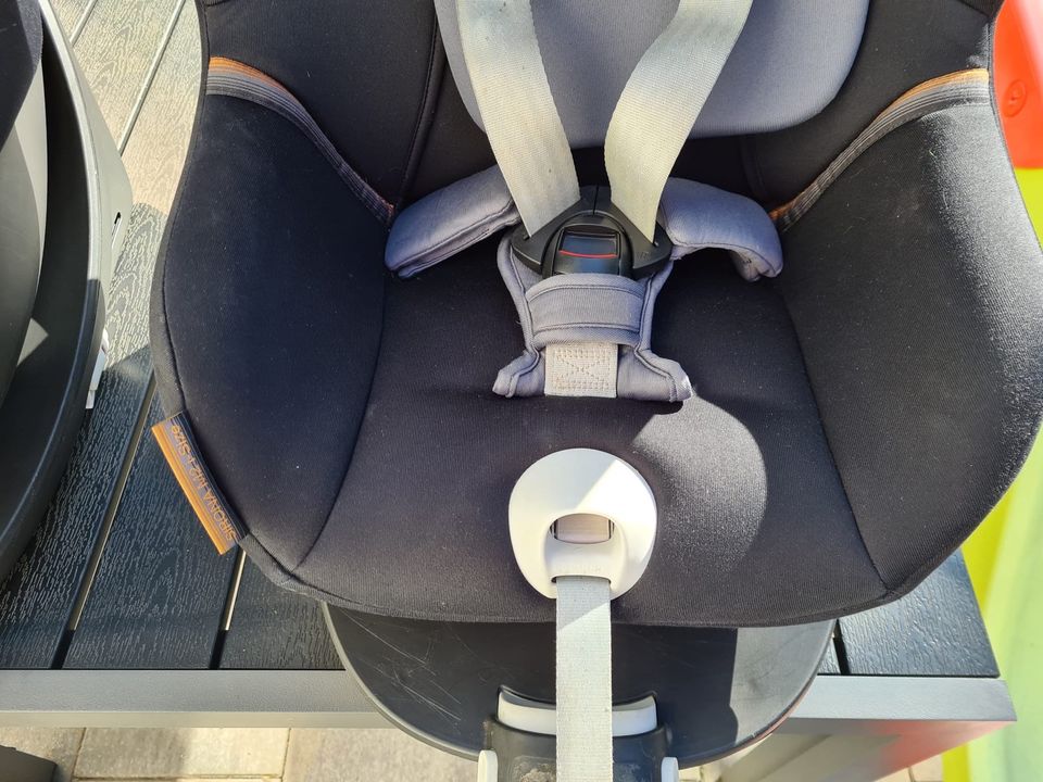 2 Reboarder Cybex Sirona M2 i-Size in Soho Grey mit der Base M in Essen