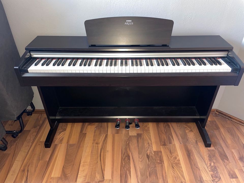 E-Piano Yamaha Arius YDP-141 in Kindsbach
