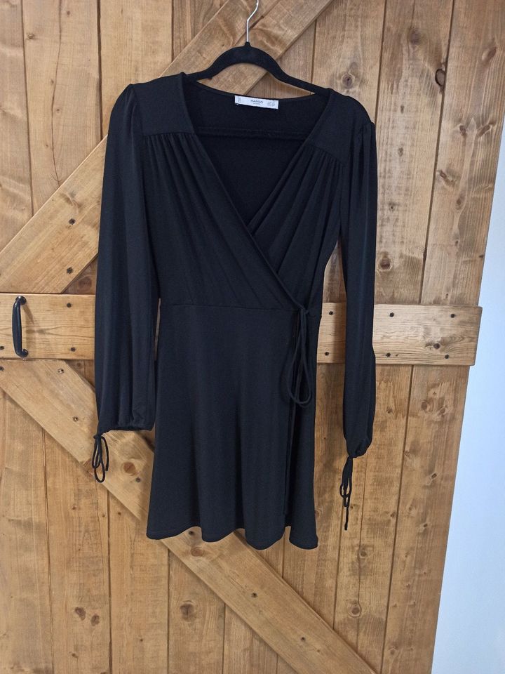 Abendkleid schwarz Mango XS Wickelausschnitt Raffung in Bisingen